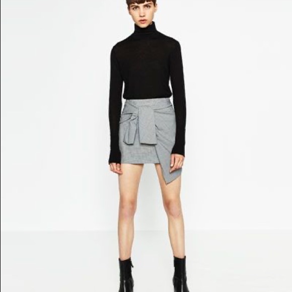 Zara mini skirt with front knot - Picture 2 of 3